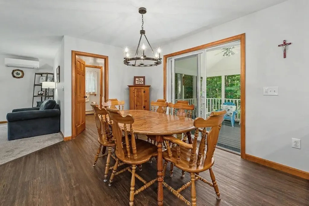 33 Colleen Drive Salem NH 03079