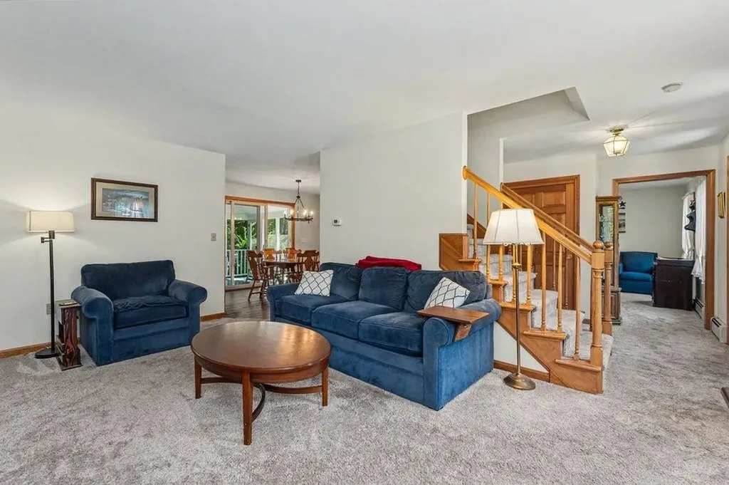 33 Colleen Drive Salem NH 03079