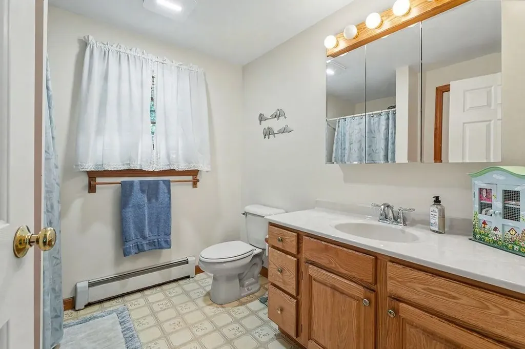 33 Colleen Drive Salem NH 03079