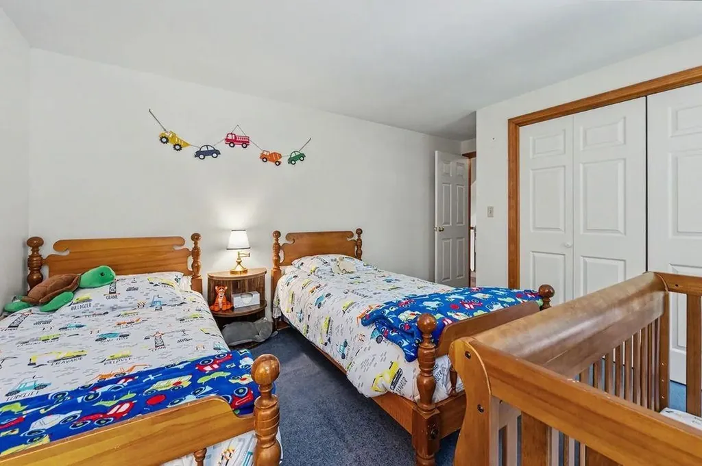 33 Colleen Drive Salem NH 03079
