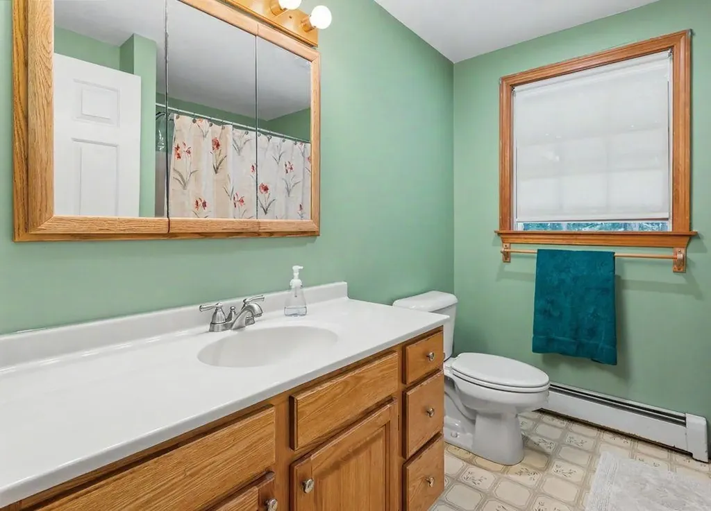 33 Colleen Drive Salem NH 03079