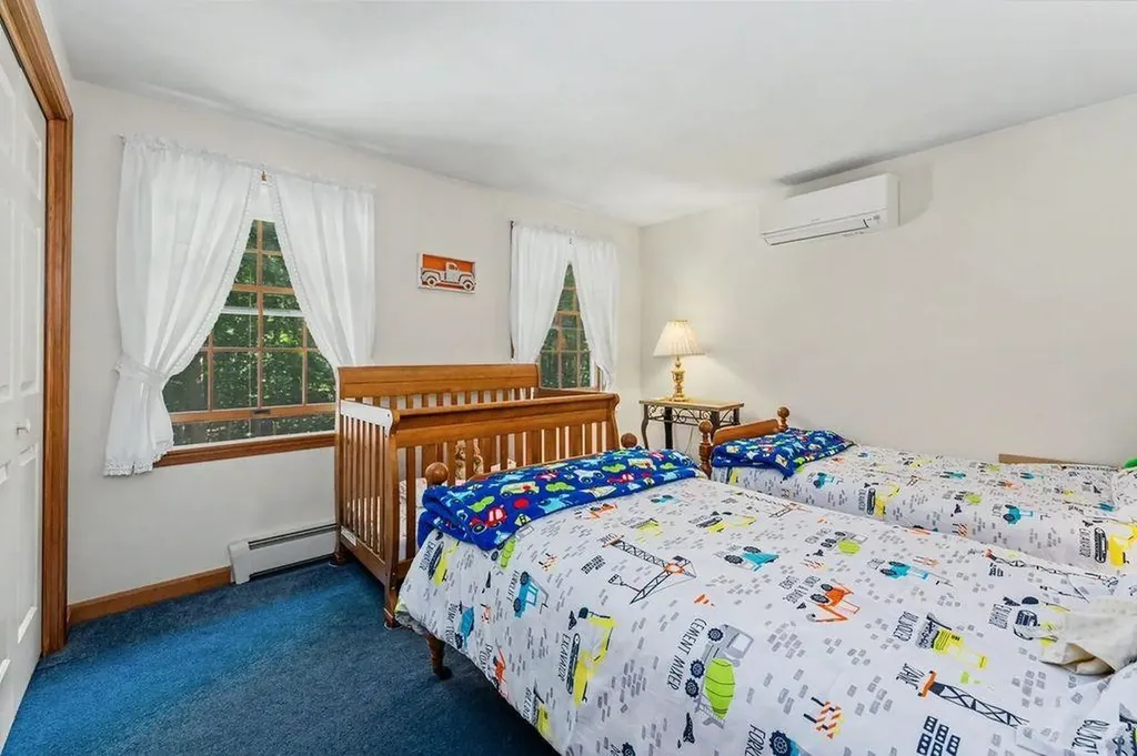 33 Colleen Drive Salem NH 03079