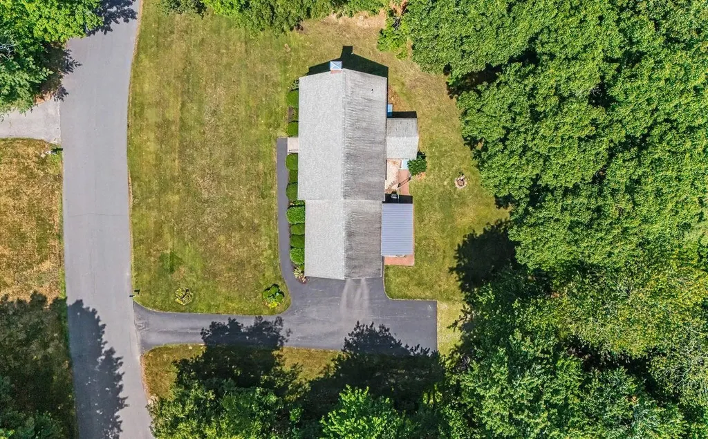 33 Colleen Drive Salem NH 03079