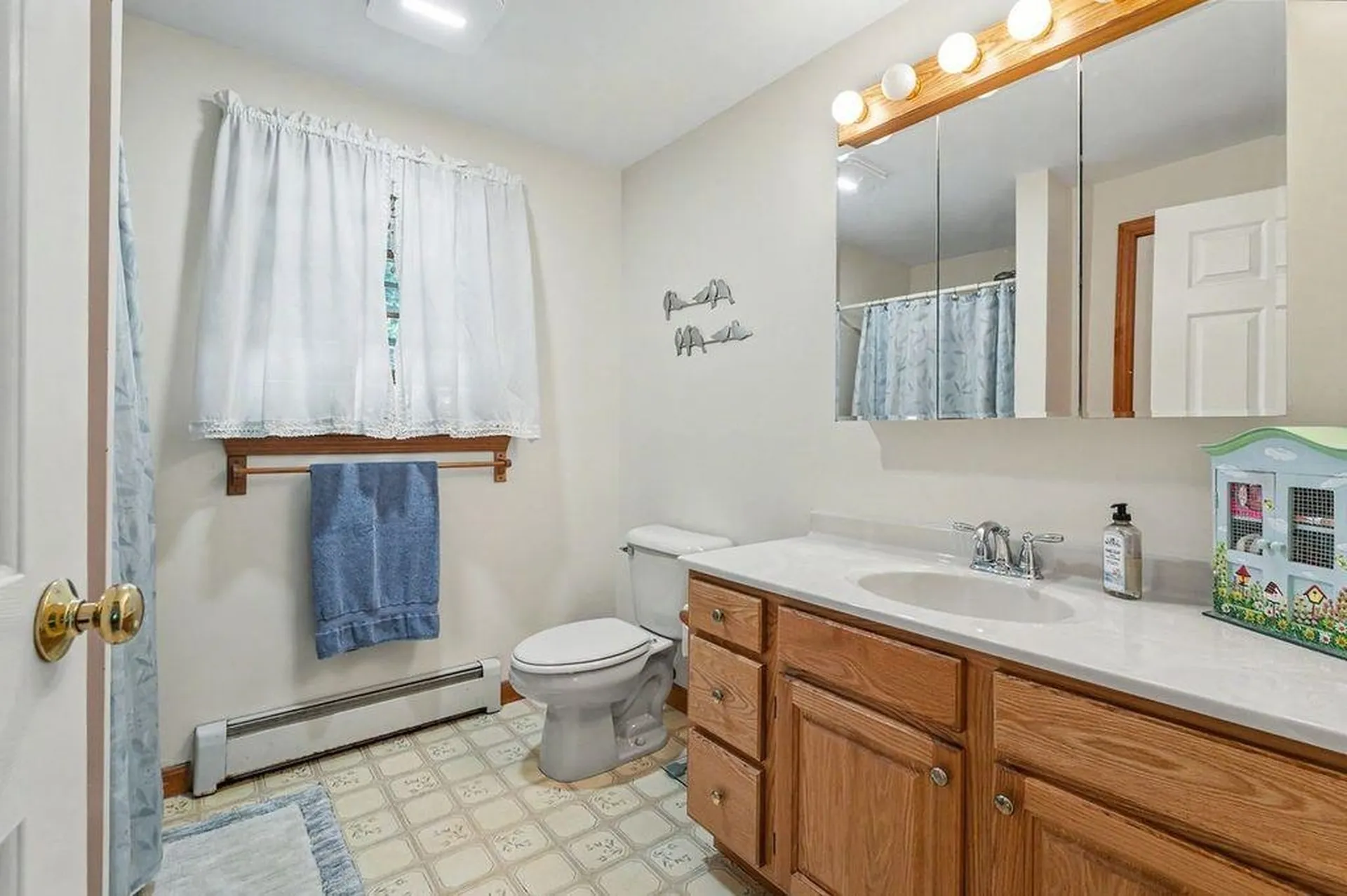33 Colleen Drive Salem NH 03079