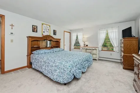 33 Colleen Drive Salem NH 03079