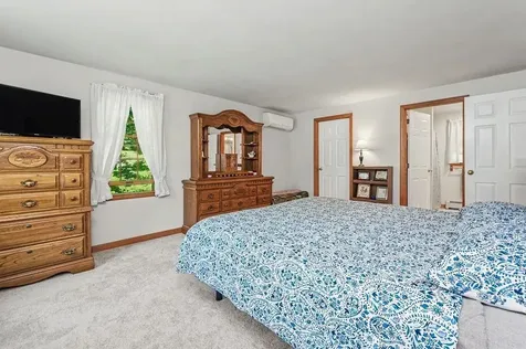 33 Colleen Drive Salem NH 03079