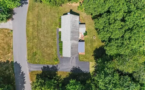 33 Colleen Drive Salem NH 03079
