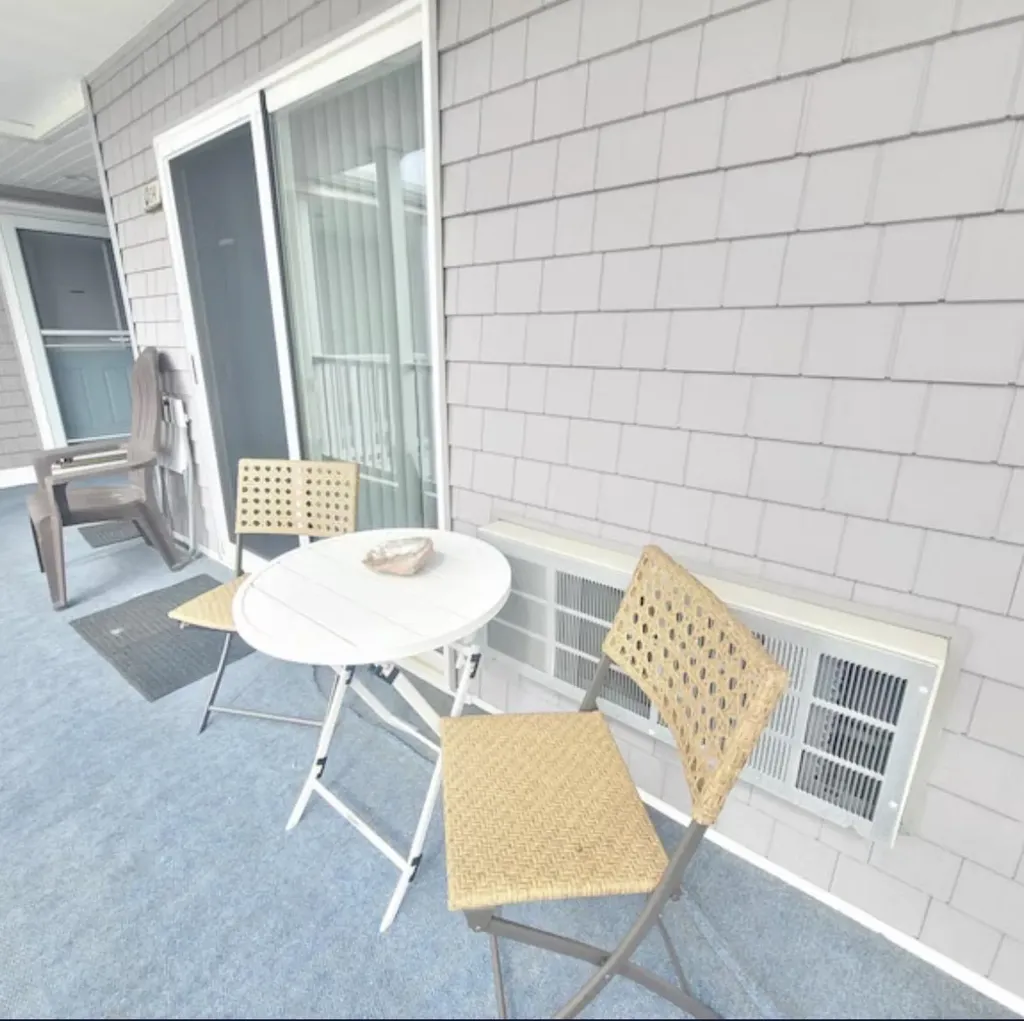 6 Ashworth Avenue Hampton NH 03842
