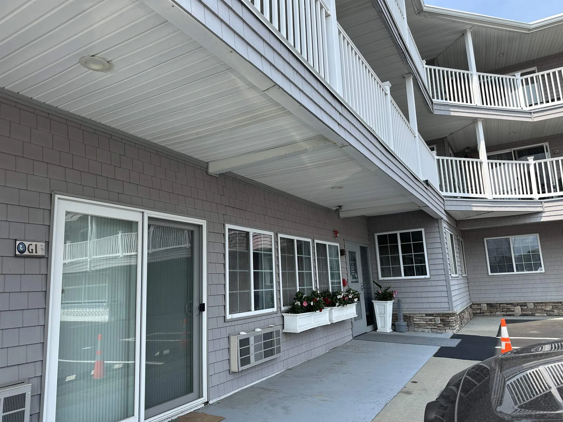 6 Ashworth Avenue Hampton NH 03842