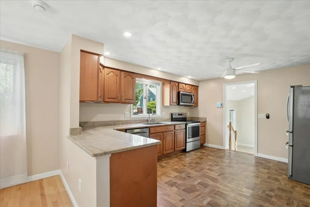 27 Lexington Avenue Manchester NH 03104