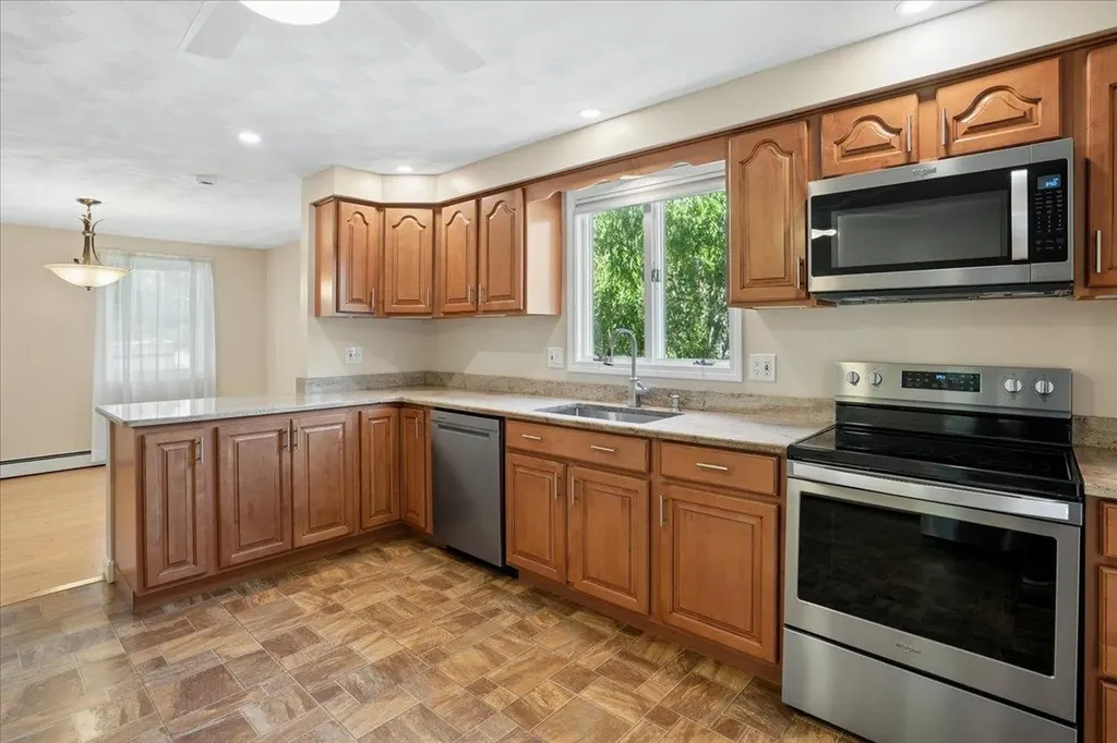 27 Lexington Avenue Manchester NH 03104