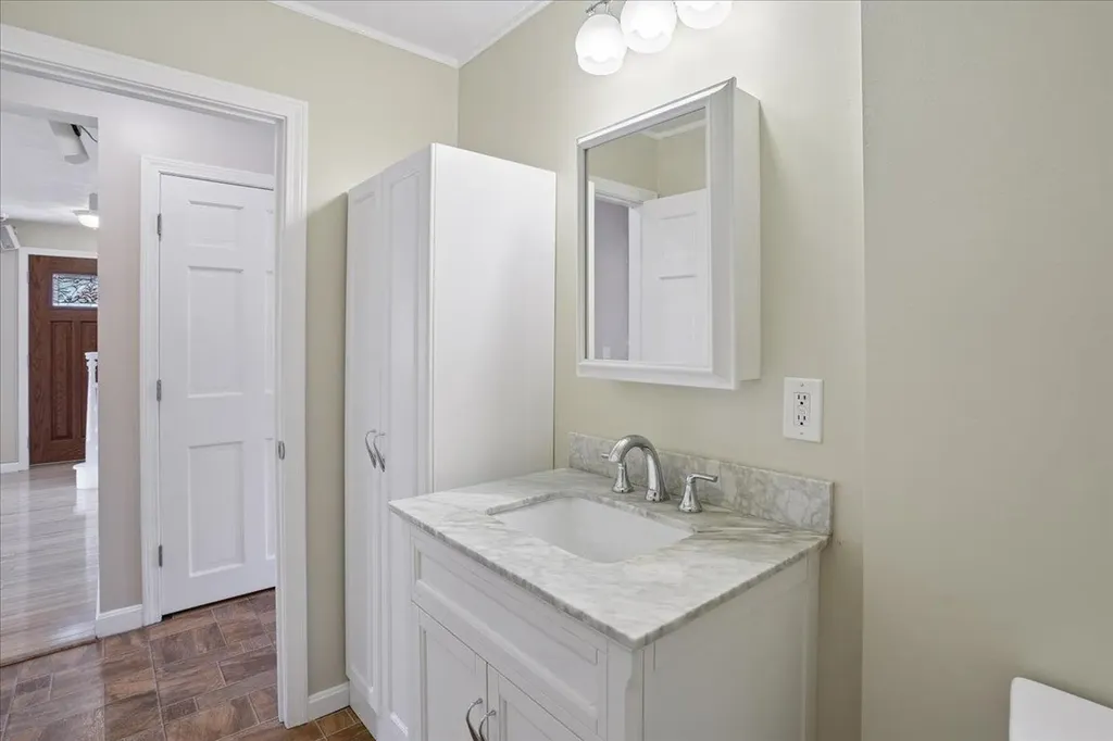 27 Lexington Avenue Manchester NH 03104