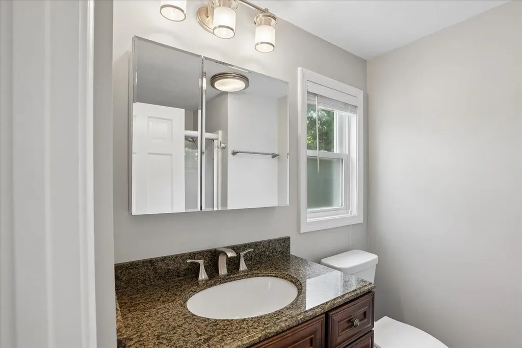 27 Lexington Avenue Manchester NH 03104