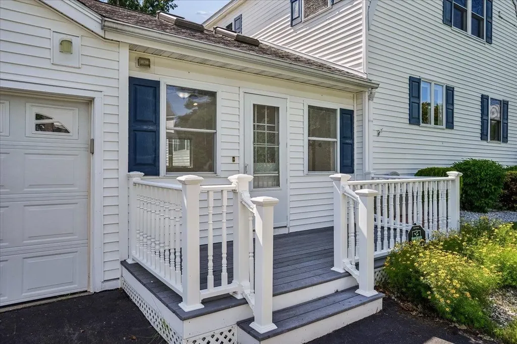 27 Lexington Avenue Manchester NH 03104