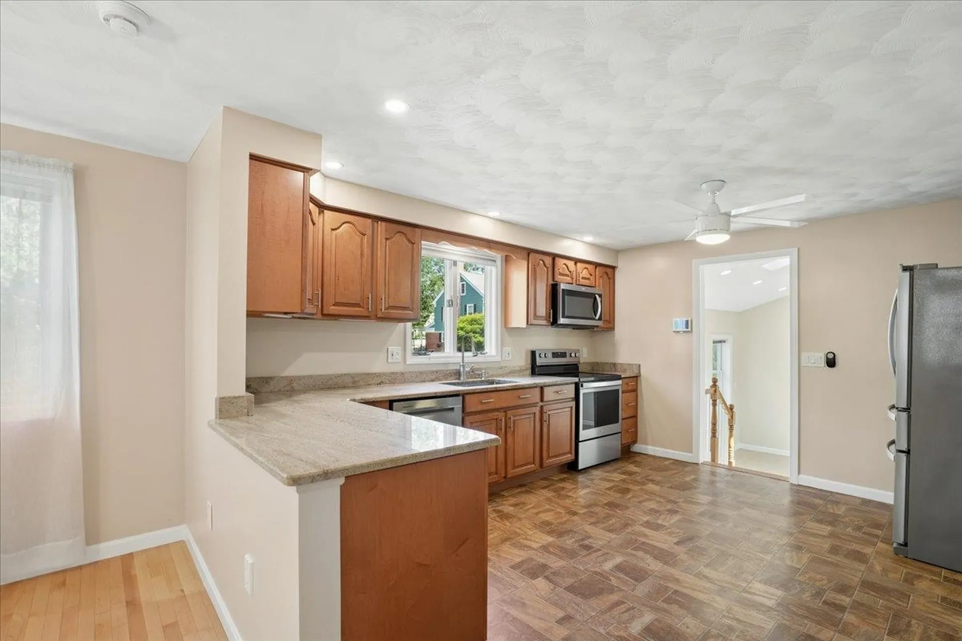 27 Lexington Avenue Manchester NH 03104