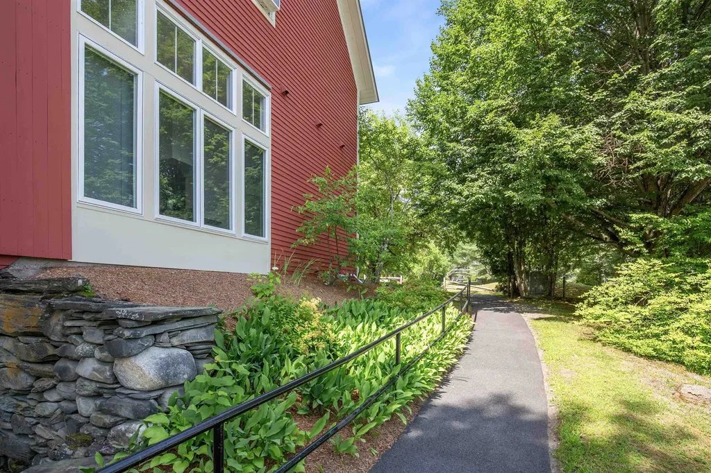 16 Hemlock Ridge Drive Hartford VT 05001