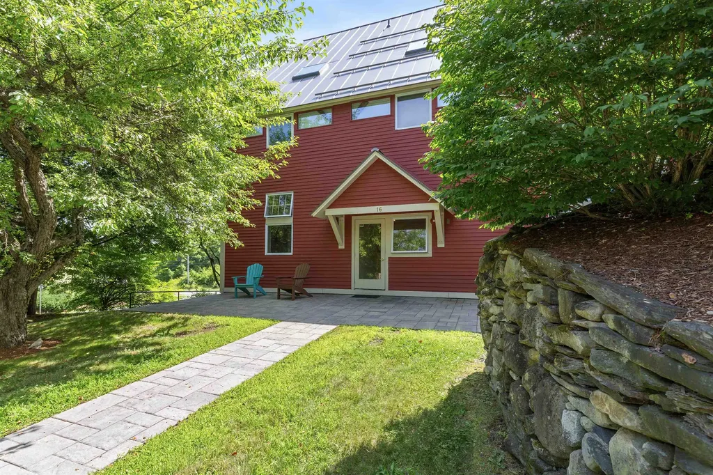 16 Hemlock Ridge Drive Hartford VT 05001