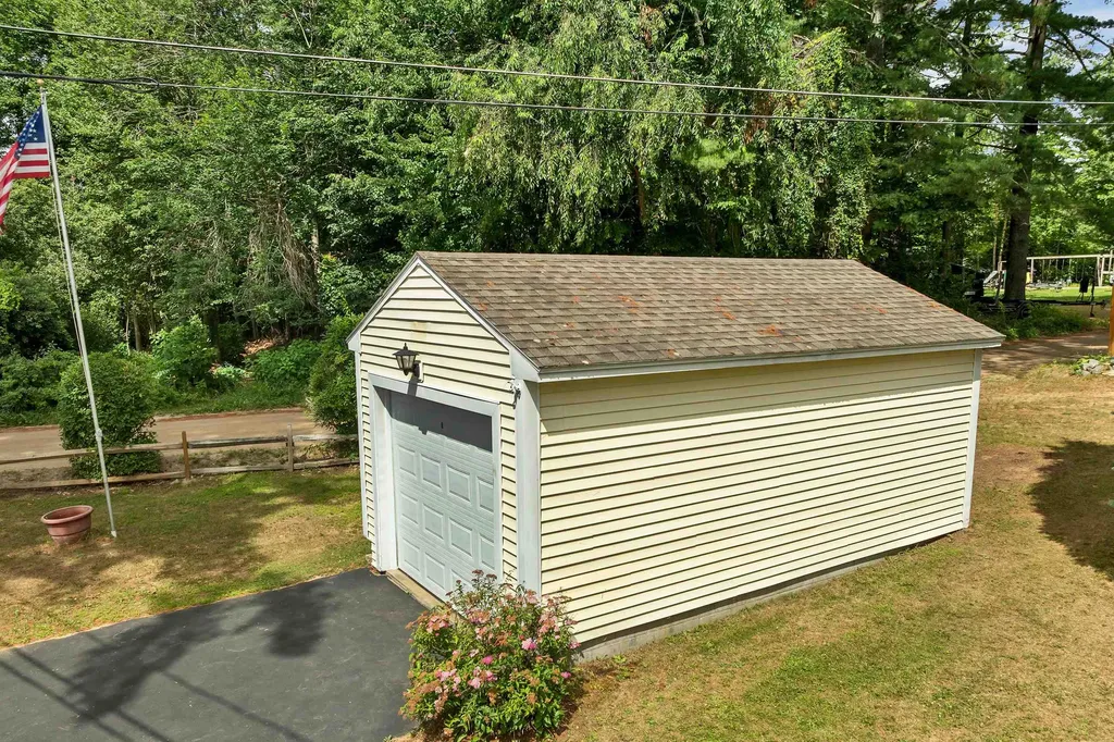 32 Bay Shore Drive Sanbornton NH 03269