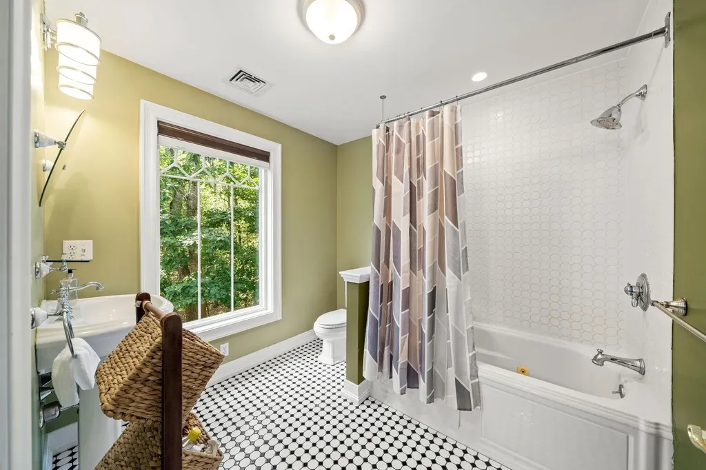 38 Rowell E Road Brentwood NH 03833