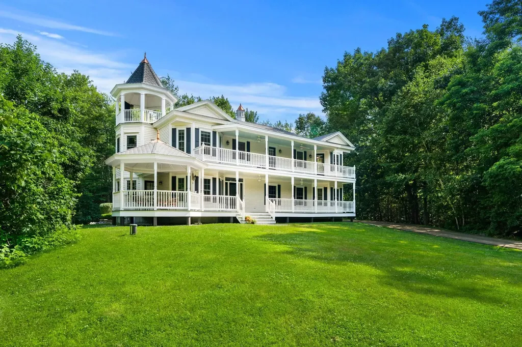 38 Rowell E Road Brentwood NH 03833