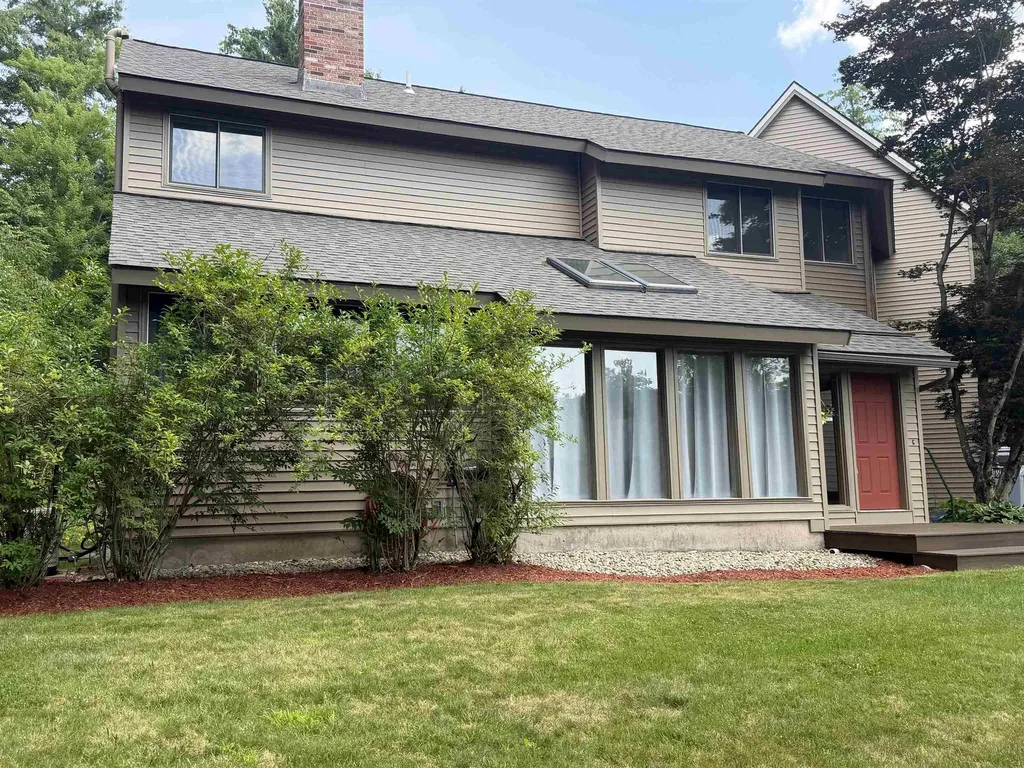 18 Windsor Boulevard Londonderry NH 03053
