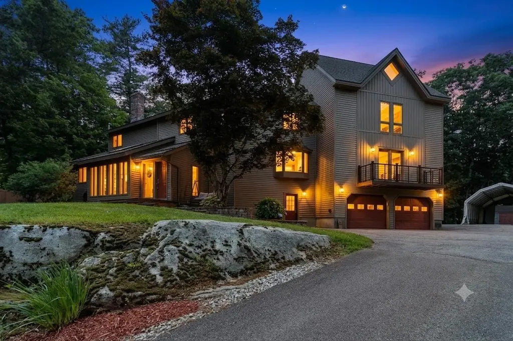 18 Windsor Boulevard Londonderry NH 03053