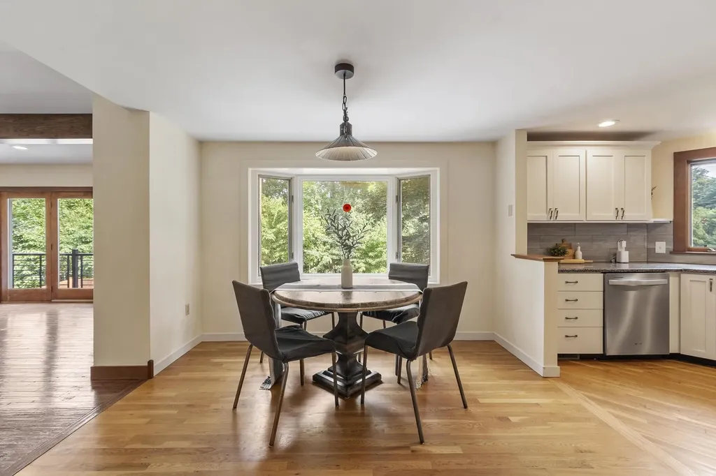18 Windsor Boulevard Londonderry NH 03053