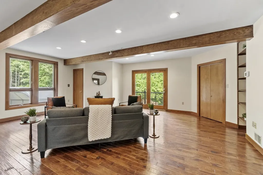 18 Windsor Boulevard Londonderry NH 03053