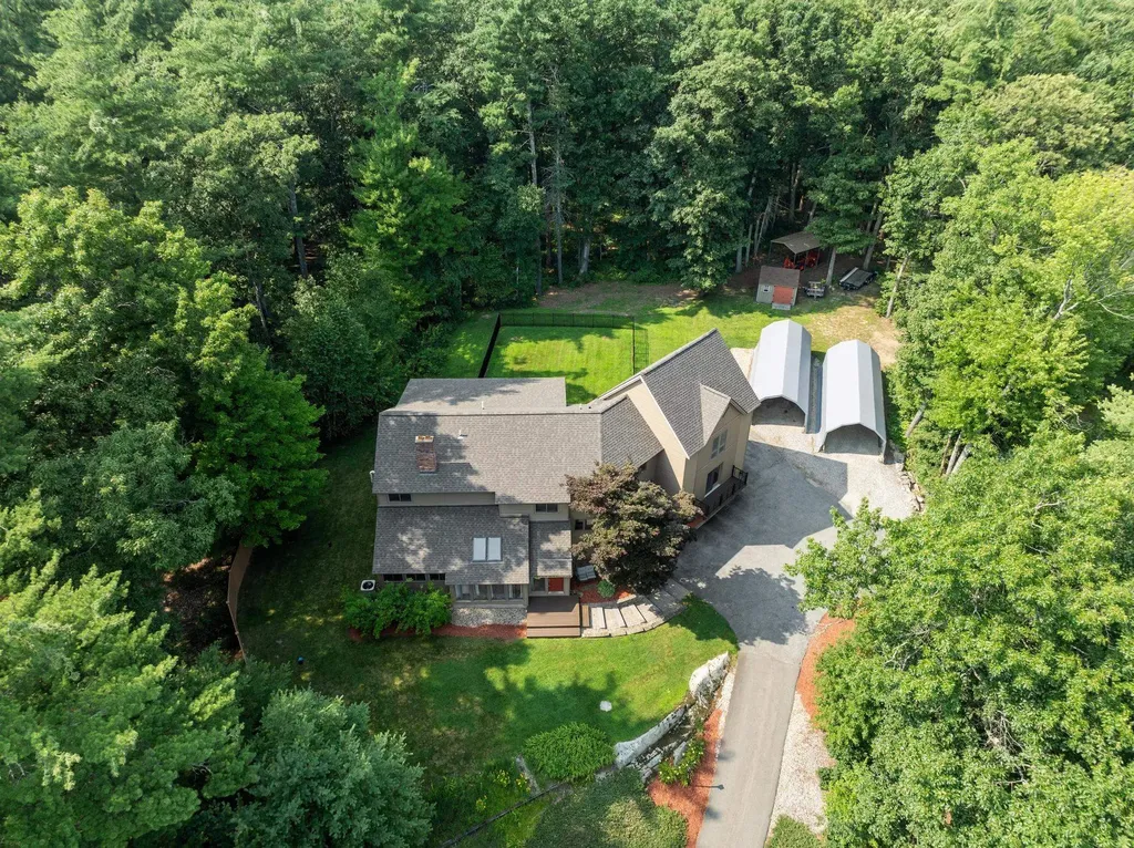 18 Windsor Boulevard Londonderry NH 03053