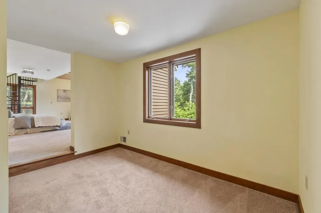 18 Windsor Boulevard Londonderry NH 03053