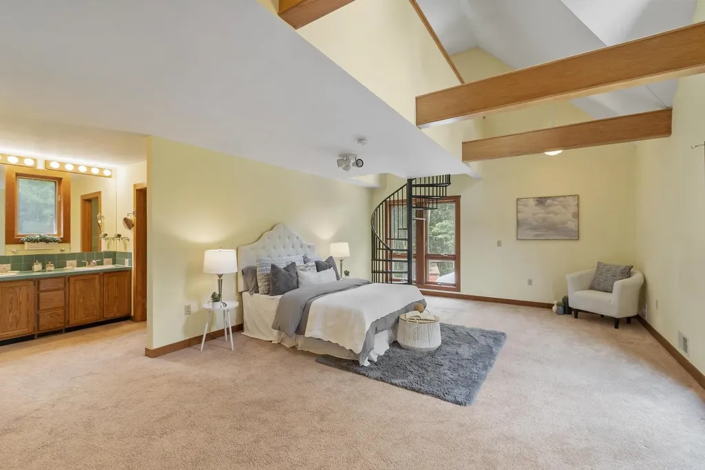 18 Windsor Boulevard Londonderry NH 03053