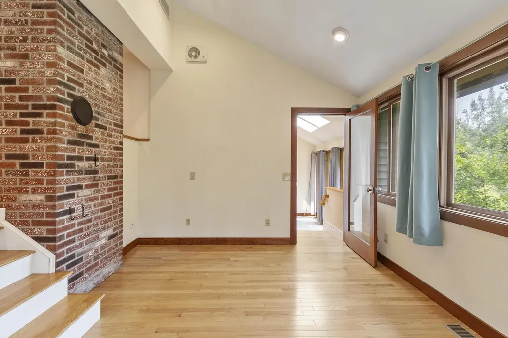 18 Windsor Boulevard Londonderry NH 03053