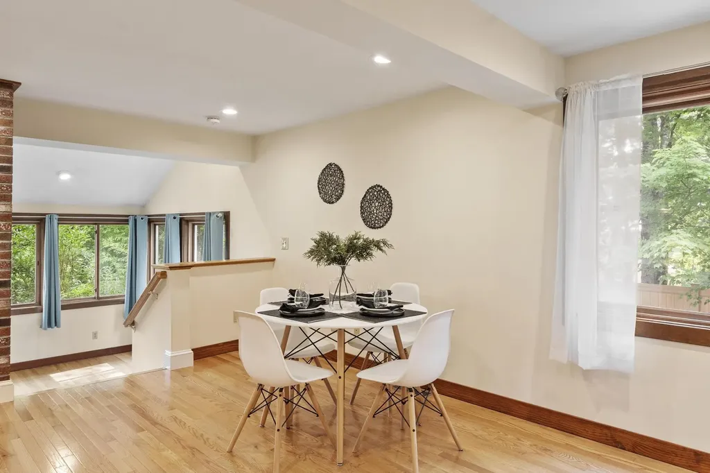 18 Windsor Boulevard Londonderry NH 03053