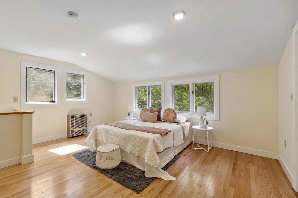 18 Windsor Boulevard Londonderry NH 03053