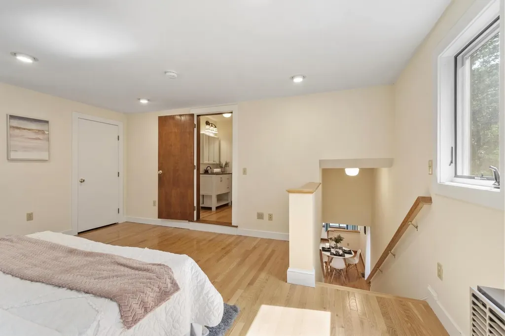 18 Windsor Boulevard Londonderry NH 03053