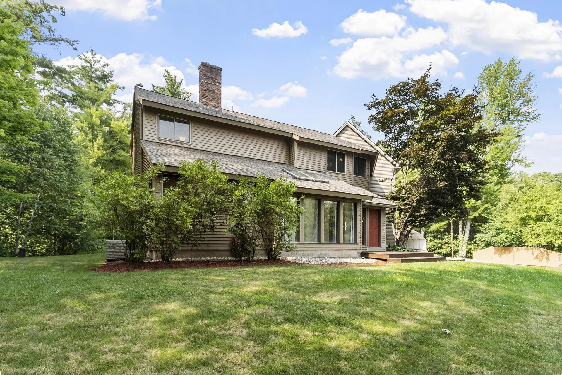 18 Windsor Boulevard Londonderry NH 03053