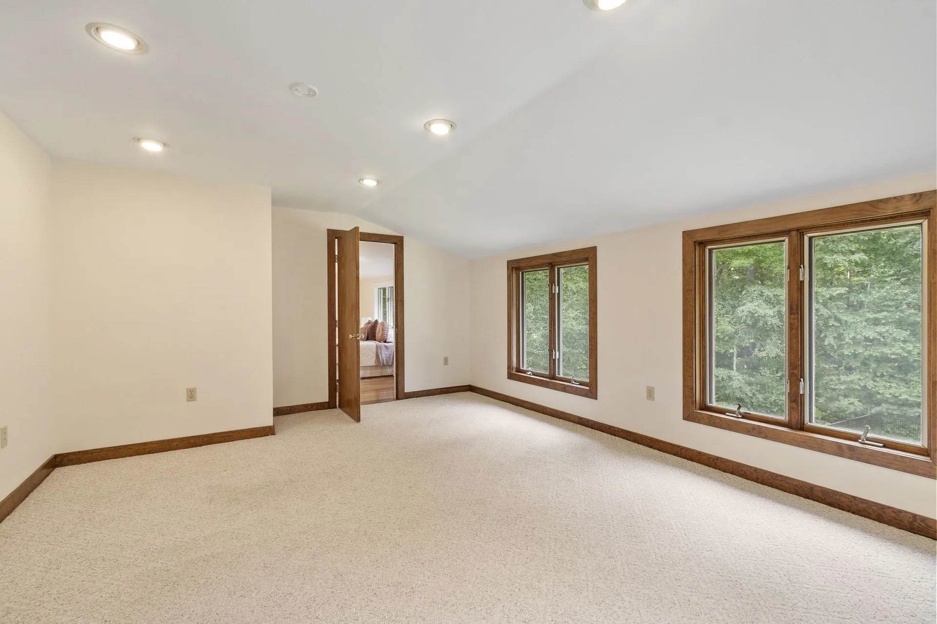 18 Windsor Boulevard Londonderry NH 03053