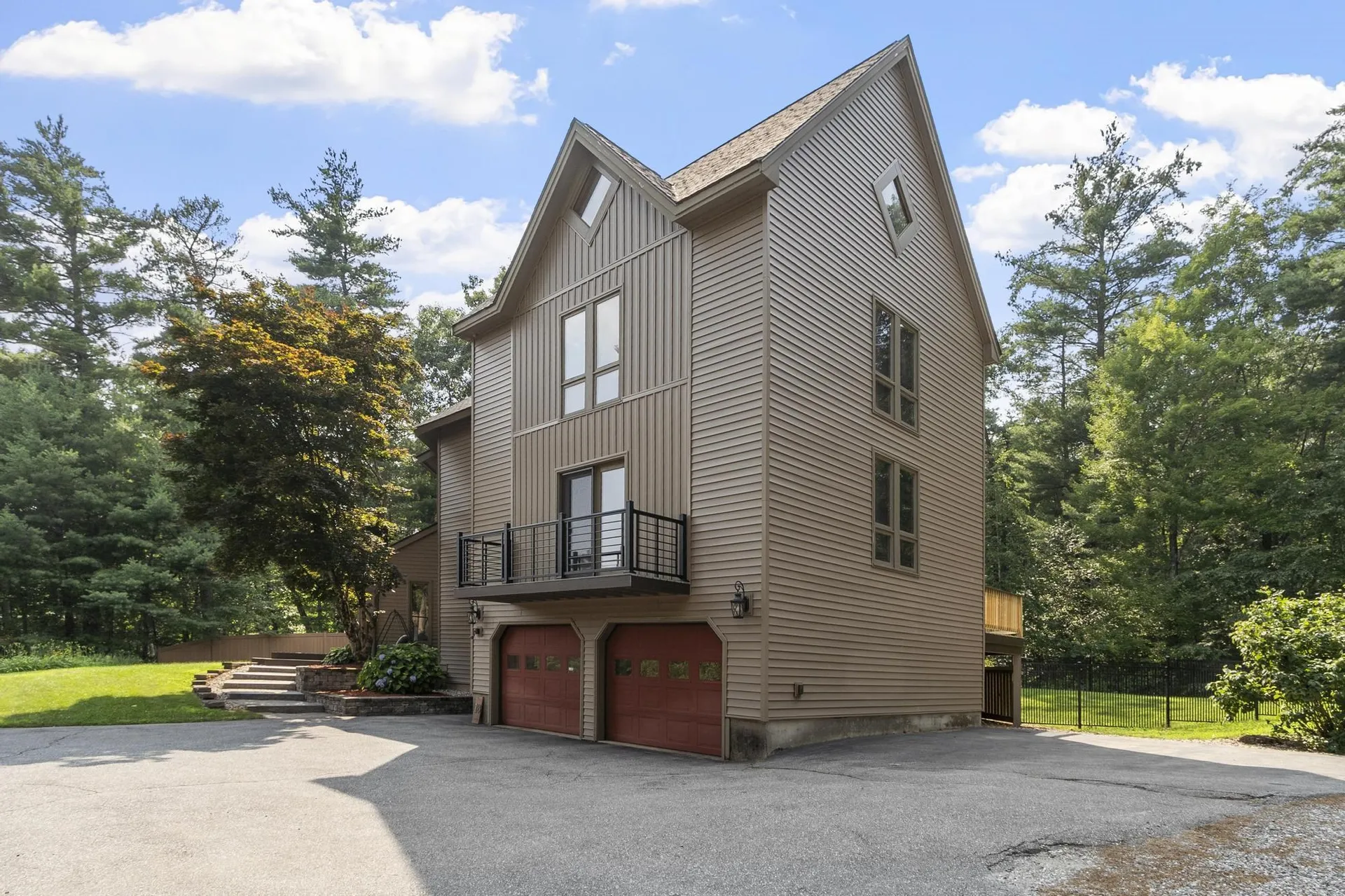 18 Windsor Boulevard Londonderry NH 03053
