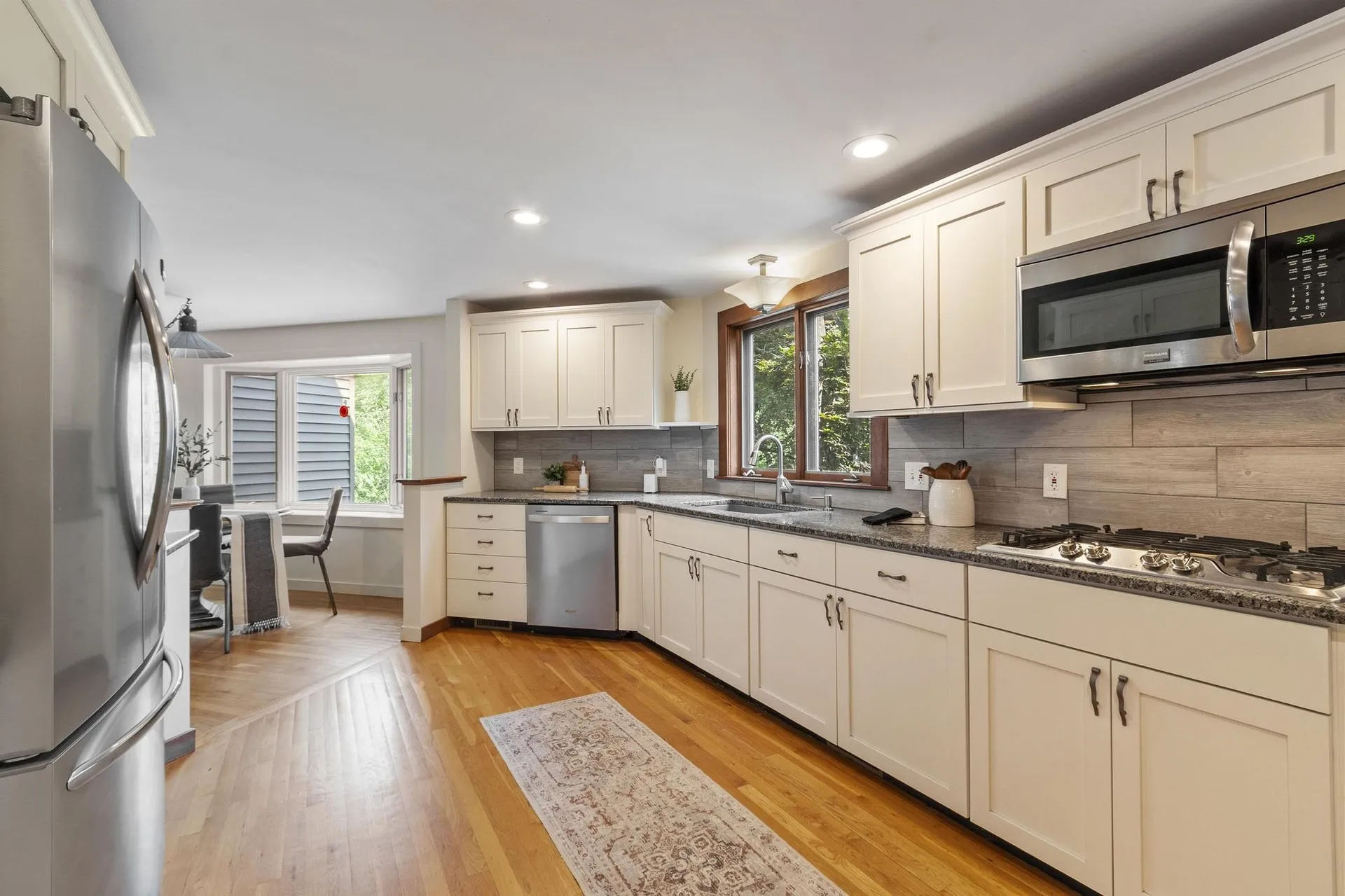 18 Windsor Boulevard Londonderry NH 03053