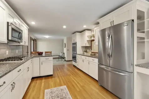 18 Windsor Boulevard Londonderry NH 03053