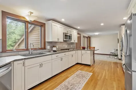 18 Windsor Boulevard Londonderry NH 03053
