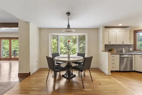 18 Windsor Boulevard Londonderry NH 03053