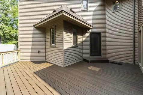 18 Windsor Boulevard Londonderry NH 03053