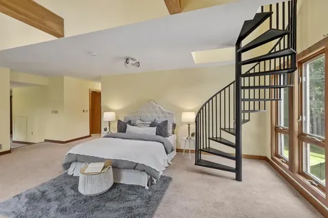 18 Windsor Boulevard Londonderry NH 03053