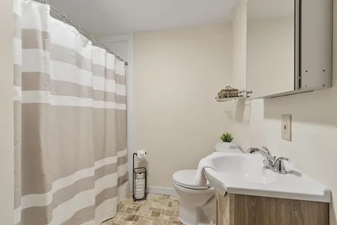 18 Windsor Boulevard Londonderry NH 03053