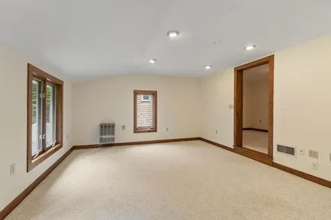 18 Windsor Boulevard Londonderry NH 03053