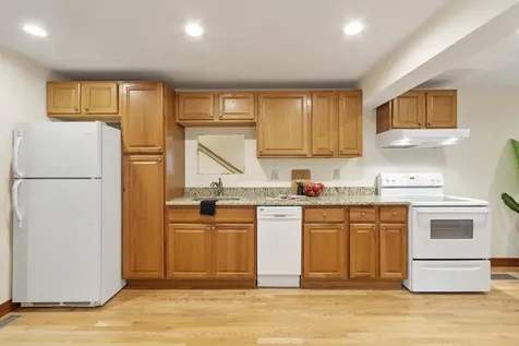 18 Windsor Boulevard Londonderry NH 03053