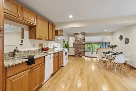 18 Windsor Boulevard Londonderry NH 03053