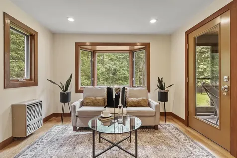 18 Windsor Boulevard Londonderry NH 03053