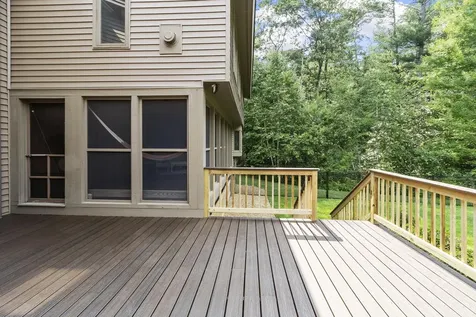 18 Windsor Boulevard Londonderry NH 03053